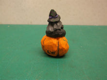 Eddie Walker Figurines Witch on Pumpkin ds1