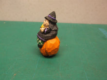 Eddie Walker Figurines Witch on Pumpkin ds1