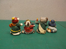 Eddie Walker Figurines 4pcs Mixed Dog Kitten ds1