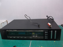 Vintage Fisher FM-600 Synthesizer Tuner, ds1