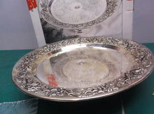 holly pine design cake stand