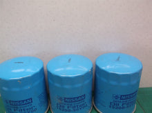 lot of 3 Genuine Nissan parts Oil Filter p/n 15208 -55Y00 fs1