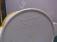 PLANO YELLOW & WHITE FLOW TROLL 15" MINNOW BUCKET MODEL 4501