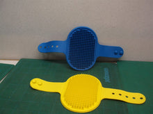 ROPO Dog Grooming Brush, Pet Shampoo Bath Brush Soothing Massage Rubber Comb