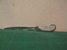 chrome plate Sheffield England blunt knife textured flower Spread