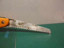 Fiskars Folding Pruning Saw To Cut Tree Branches 7inch