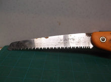 Fiskars Folding Pruning Saw To Cut Tree Branches 7inch