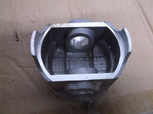 B200 PISTON