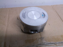 B200 PISTON