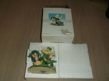 89/623 Charming Tails Figurine "Hangin Around"
