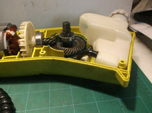 993990001 Oil Tank & 994061001 Oil Pump Assembly Off a RY43161 Electric Pole Saw
