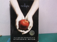 Twilight (The Twilight Saga, Book 1)