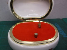 1991 Heritage House ~ Melodies Of Christmas Music Box "O Come All Ye Faithful"
