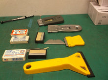 Lot of razor blades & scrapers