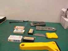 Lot of razor blades & scrapers