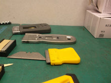 Lot of razor blades & scrapers