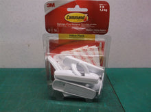 Command Medium Utility Hooks, White, 8 Hooks, 14 Strips