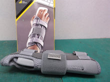 FUTURO Deluxe RIGHT Wrist Stabilizer Relieves Carpal Tunnel Symptoms