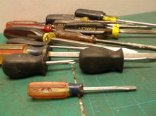 assorted lot of screw drivers