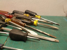 assorted lot of screw drivers