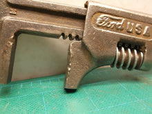 Ford USA Monkey Wrench Pipe 9”