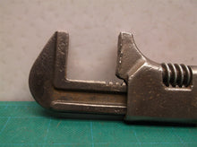 Ford USA Monkey Wrench Pipe 9”