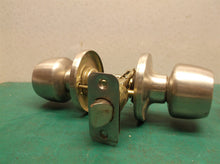 Lot of 2 interior door knobs no hardware