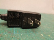 Emerson DA12-050US-M 100-240V 5V 2.0A Max AC to DC 2.5mm