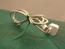 5v 1a Apple usb charge brick & cable