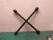 18912 lug wrench black