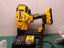 DEWALT DCN681 18ga x 1/4" staple gun 20 volt 3AH with battery and charger