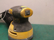 DEWALT DWE6423 5 in. Variable Speed Random Orbital Sander sn:907947