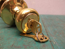 Kwikset Cameron Polished Brass No Deadbolt Keyed Entry Door Knob