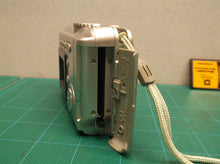 Nikon Coolpix 2000 Digital Camera with memory card & case