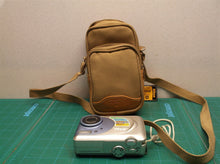 Nikon Coolpix 2000 Digital Camera with memory card & case
