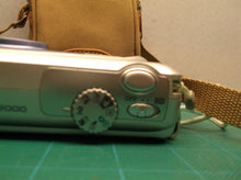 Nikon Coolpix 2000 Digital Camera with memory card & case