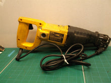 DEWALT DW304 Reciprocating Saw (Saw-Zall) Corded Electric missing blade screw pa