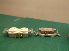Box of 10 Eaton 20A Commercial Duplex Outlet white BR20LA-10-LW