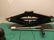 1-1/2 Ton Scissor Jack with Large Base I& handle