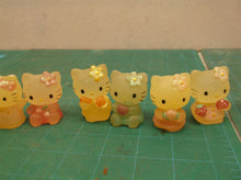 Lot of 8 cat statues