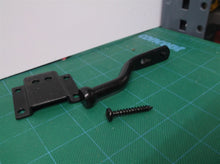 National Mfg. N342626 MaxLatch Sag Compensating Latch missing screws