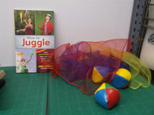 How to Juggle: Have Fantastic Fun While Mastering the Basics of Juggling book &