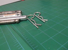 Miscellaneous hitch pins 4 count 5/8" and 1 count 1/2" pins