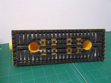 Particle collecting sander with vacuum hole