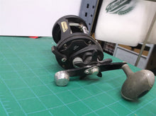 Vintage Shakespeare TIDEWATER T20L0 SALTWATER 20LB 330Yd Fishing Reel with gear