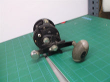 Vintage Shakespeare TIDEWATER T20L0 SALTWATER 20LB 330Yd Fishing Reel with gear