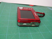 Polaroid A930 9.0MP Digital Camera, turns off taking pictures