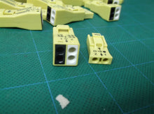 (25) Wago Luminaire Quick Disconnect, 2-Port Lumi Nut Push-Wire Connectors
