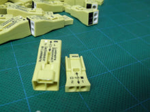 (25) Wago Luminaire Quick Disconnect, 2-Port Lumi Nut Push-Wire Connectors