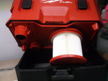 Milwaukee 0960-20 M12 Fuel 1.6gal Wet/Dry Vacuum Missing top of switch button